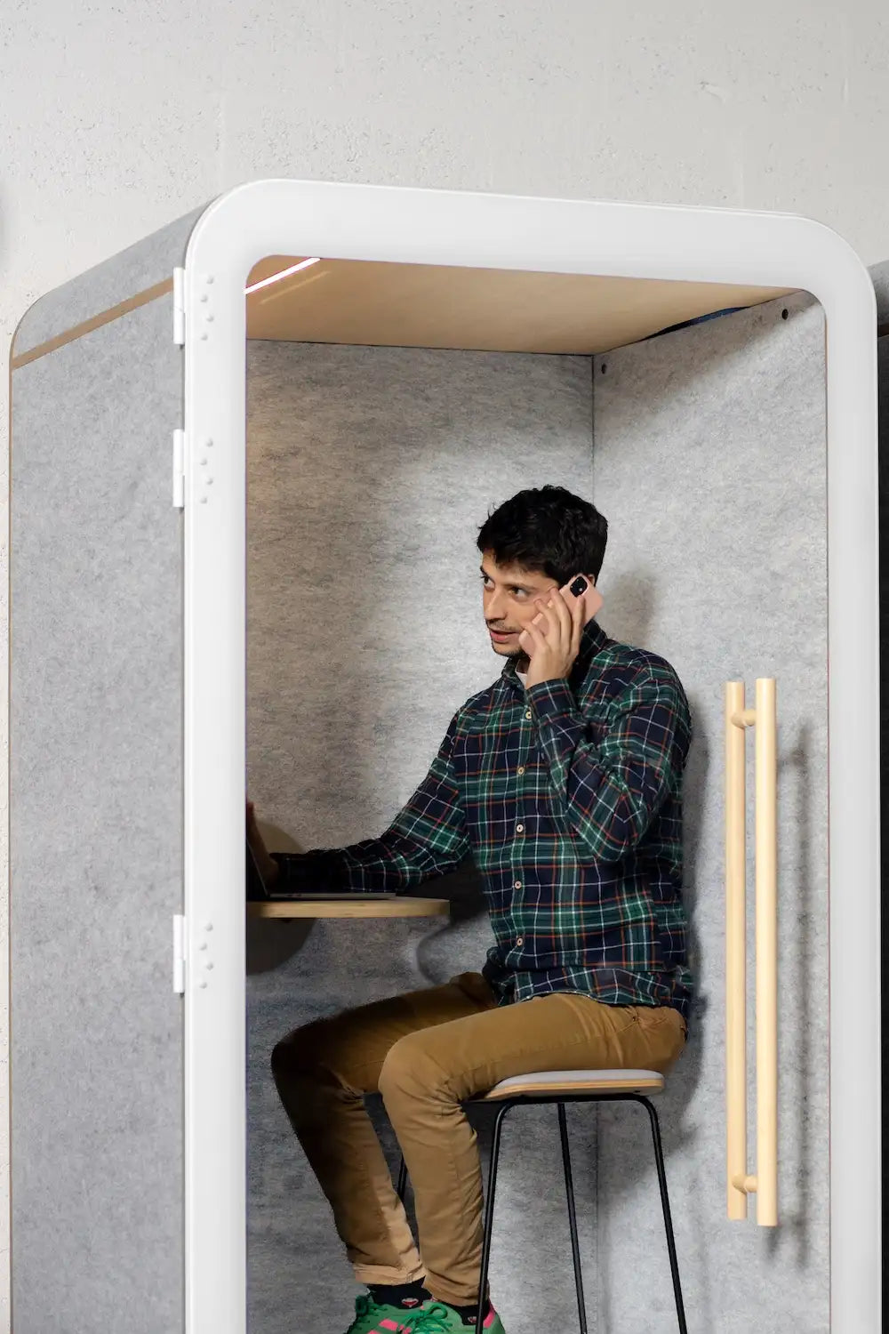 L'Îlot Solo par Workwithisland : La cabine téléphonique de bureau