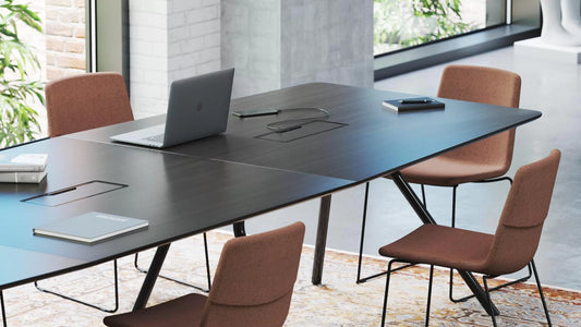 Table de Réunion ARQUS par Narbutas : Le luxe moderne pour vos décisions stratégiques