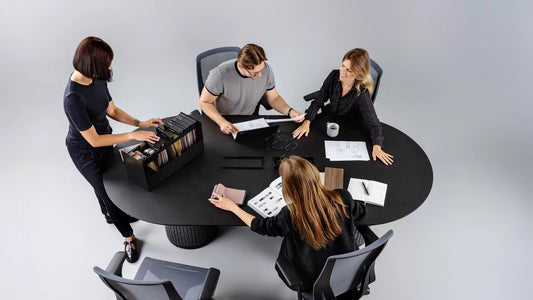 Table de Réunion PARTHOS par Narbutas : L'architecture sculpturale au service de l'acoustique